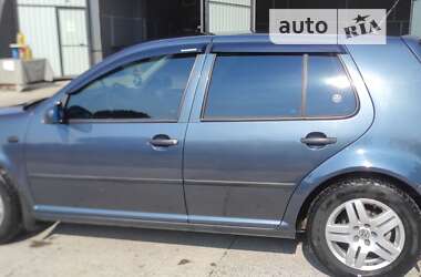 Хетчбек Volkswagen Golf 2002 в Гайсину