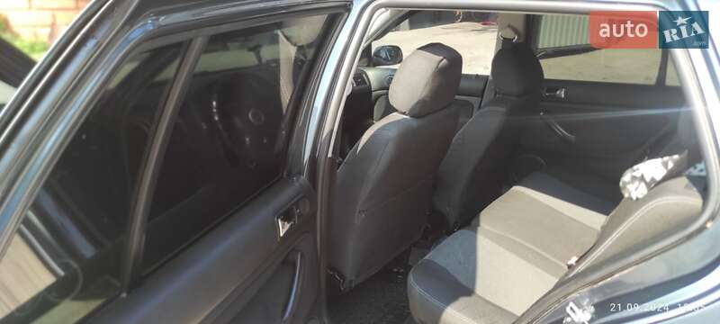 Хэтчбек Volkswagen Golf 2002 в Гайсине