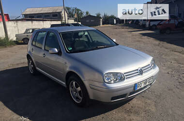 Хетчбек Volkswagen Golf 2002 в Острозі