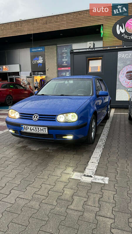 Хэтчбек Volkswagen Golf 2001 в 