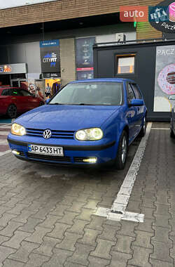 Хэтчбек Volkswagen Golf 2001 в 