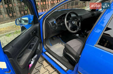 Хэтчбек Volkswagen Golf 2001 в 