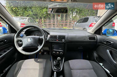 Хэтчбек Volkswagen Golf 2001 в 