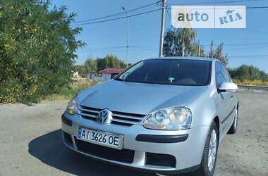 Хетчбек Volkswagen Golf 2004 в Вишгороді