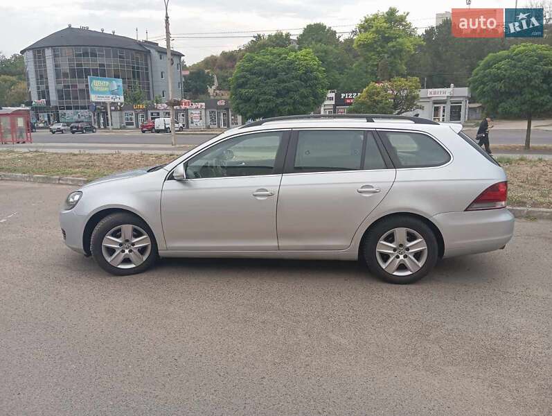 Універсал Volkswagen Golf 2010 в Черкасах