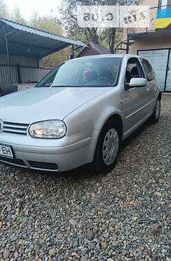 Хэтчбек Volkswagen Golf 2003 в Черновцах