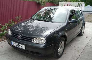 Хэтчбек Volkswagen Golf 2001 в Ладыжине