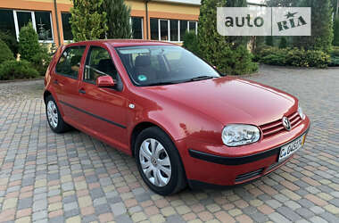 Хэтчбек Volkswagen Golf 2001 в Ровно