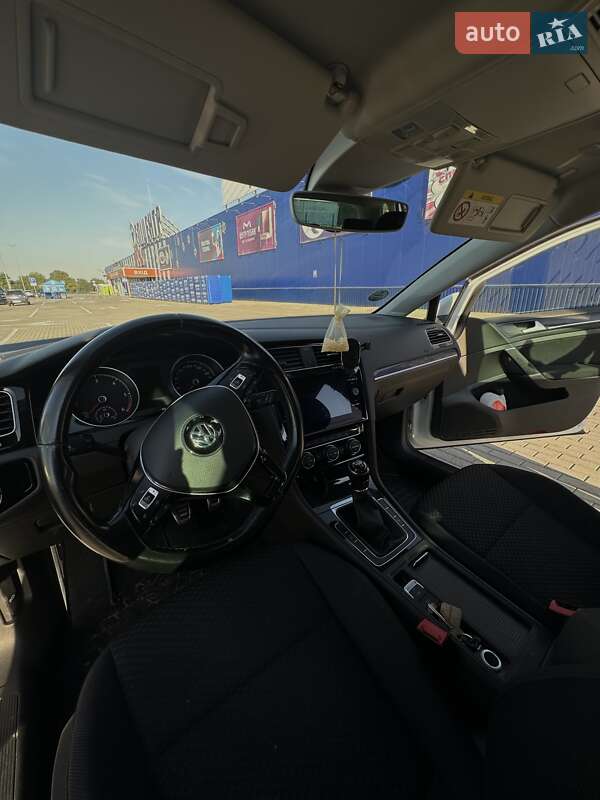 Универсал Volkswagen Golf 2020 в Луцке