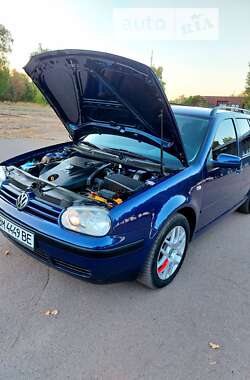 Універсал Volkswagen Golf 2001 в Тростянці