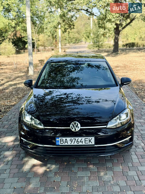 Хэтчбек Volkswagen Golf 2019 в Кропивницком