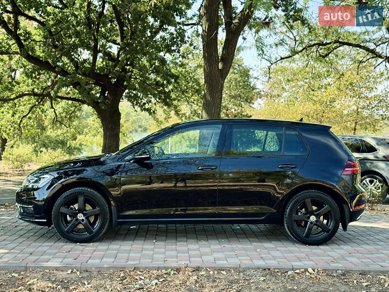 Хэтчбек Volkswagen Golf 2019 в Кропивницком