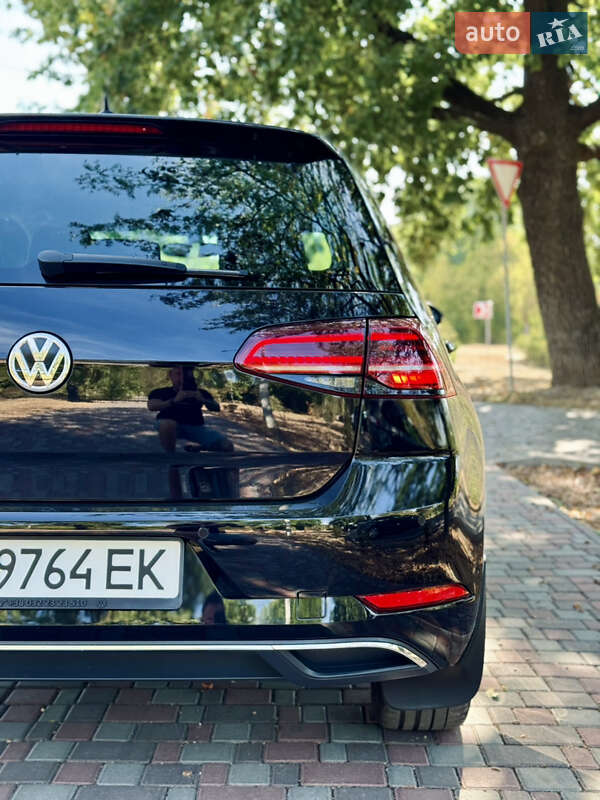 Хэтчбек Volkswagen Golf 2019 в Кропивницком