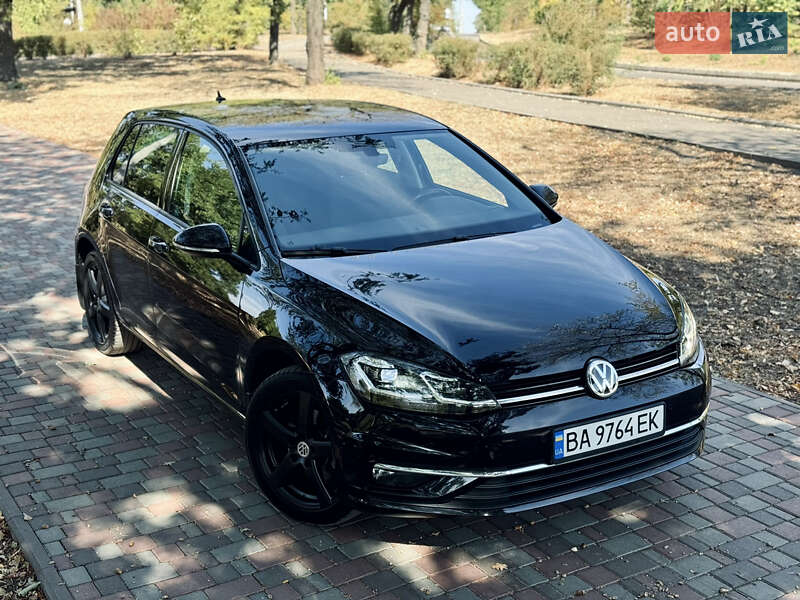 Хэтчбек Volkswagen Golf 2019 в Кропивницком
