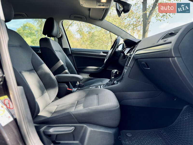 Хэтчбек Volkswagen Golf 2019 в Кропивницком