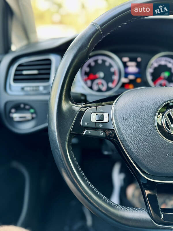 Хэтчбек Volkswagen Golf 2019 в Кропивницком
