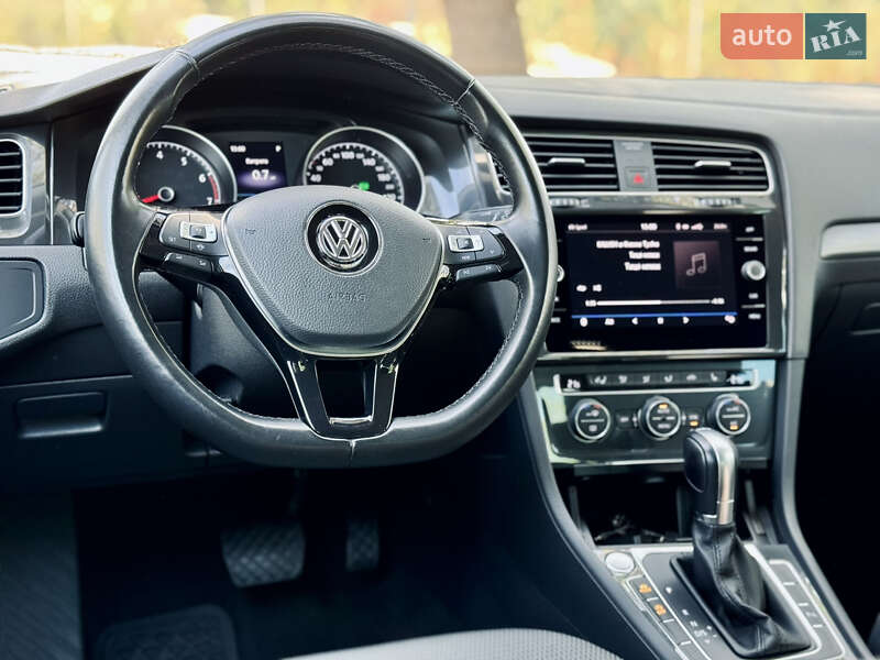 Хэтчбек Volkswagen Golf 2019 в Кропивницком