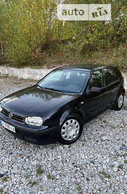 Хетчбек Volkswagen Golf 2002 в Києві