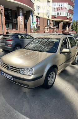 Хэтчбек Volkswagen Golf 2003 в Киеве