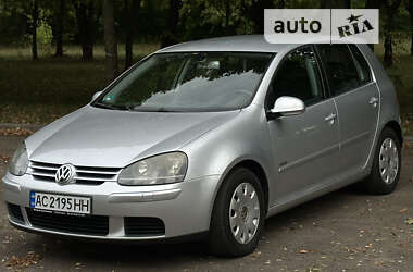 Хетчбек Volkswagen Golf 2003 в Володимир-Волинському