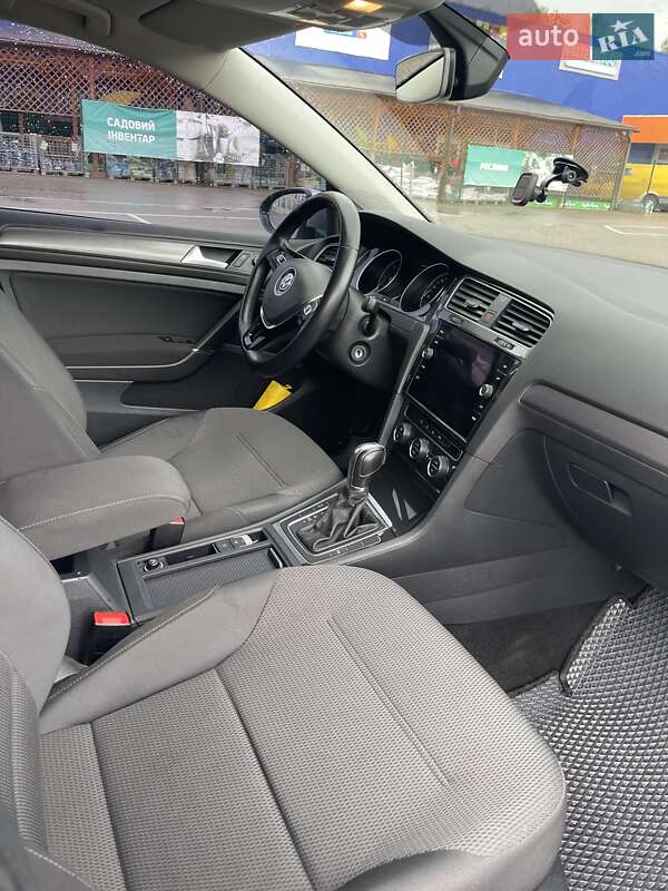 Универсал Volkswagen Golf 2019 в Калуше