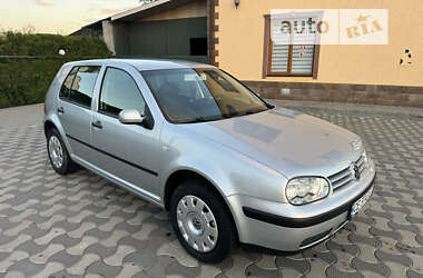 Хетчбек Volkswagen Golf 2002 в Чернівцях