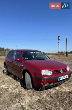 Хэтчбек Volkswagen Golf 1999 в Заречном