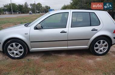 Хэтчбек Volkswagen Golf 2001 в Чернигове