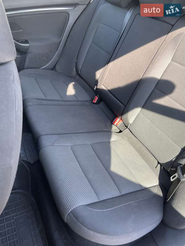 Універсал Volkswagen Golf 2012 в Калуші