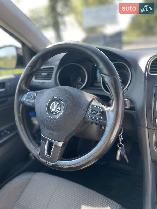 Універсал Volkswagen Golf 2012 в Калуші