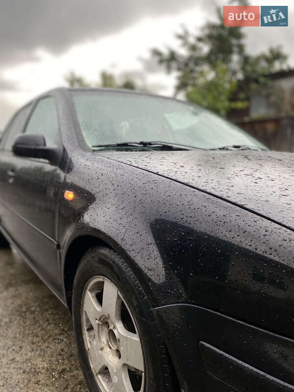 Хетчбек Volkswagen Golf 1998 в Мукачевому