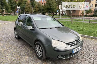 Хетчбек Volkswagen Golf 2005 в Мукачевому