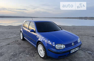 Хэтчбек Volkswagen Golf 2002 в Одессе