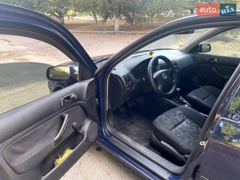 Хетчбек Volkswagen Golf 1998 в Гадячі