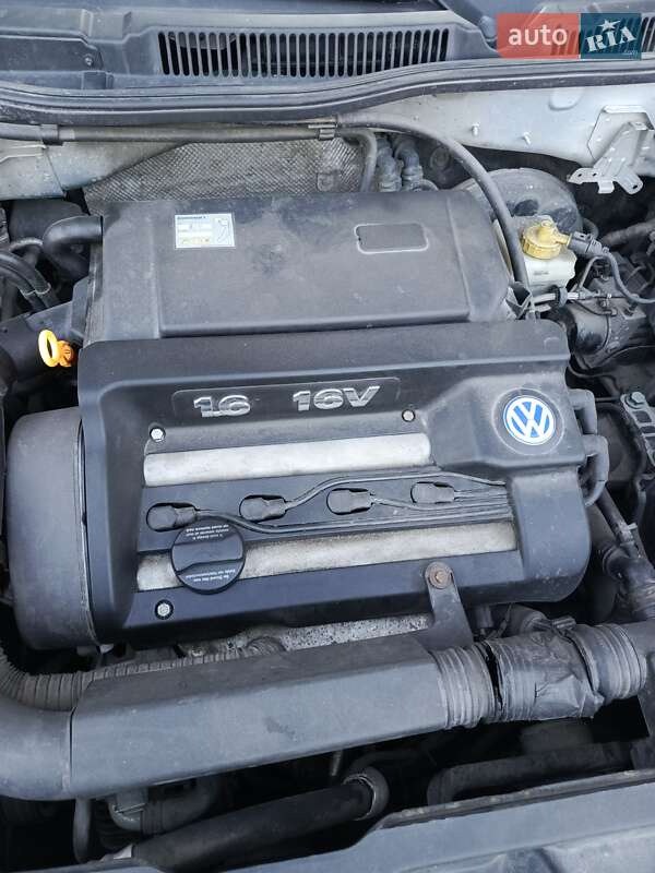 Хэтчбек Volkswagen Golf 2000 в Городке