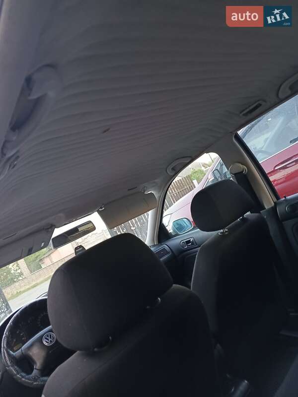 Хэтчбек Volkswagen Golf 2000 в Городке