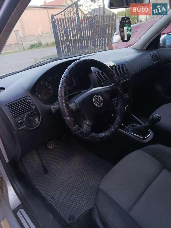 Хэтчбек Volkswagen Golf 2000 в Городке