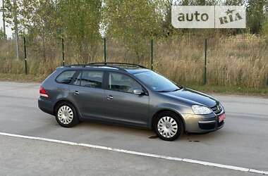 Универсал Volkswagen Golf 2009 в Коростене