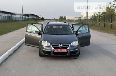 Универсал Volkswagen Golf 2009 в Коростене