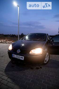 Хэтчбек Volkswagen Golf 2004 в Львове