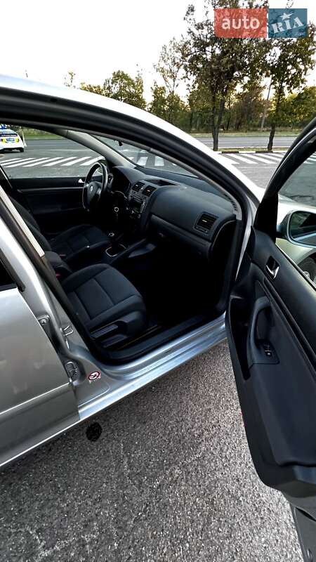 Хетчбек Volkswagen Golf 2006 в Запоріжжі