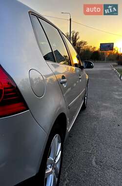 Хэтчбек Volkswagen Golf 2006 в Запорожье