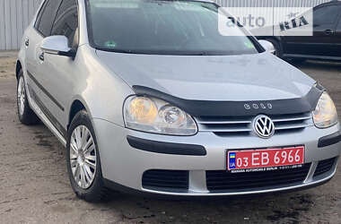 Хэтчбек Volkswagen Golf 2005 в Прилуках