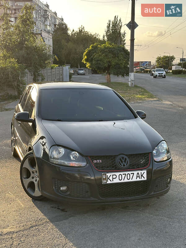 Хэтчбек Volkswagen Golf 2005 в Запорожье