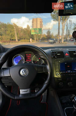 Хэтчбек Volkswagen Golf 2005 в Запорожье