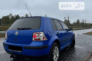 Хэтчбек Volkswagen Golf 2002 в Сарнах