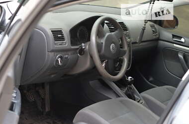 Хэтчбек Volkswagen Golf 2005 в Сумах