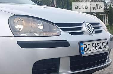 Хетчбек Volkswagen Golf 2004 в Дрогобичі