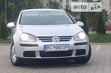 Хетчбек Volkswagen Golf 2004 в Дрогобичі