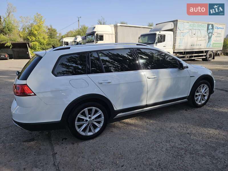 Універсал Volkswagen Golf 2016 в Кривому Розі